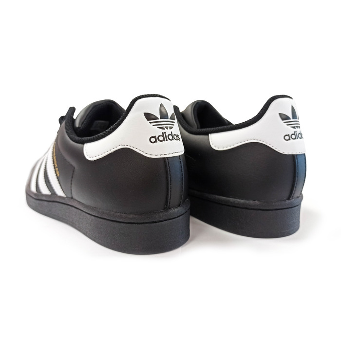 Кросівки adidas EG4959 чорні, розмір 40, екошкіра, з трьома смужками