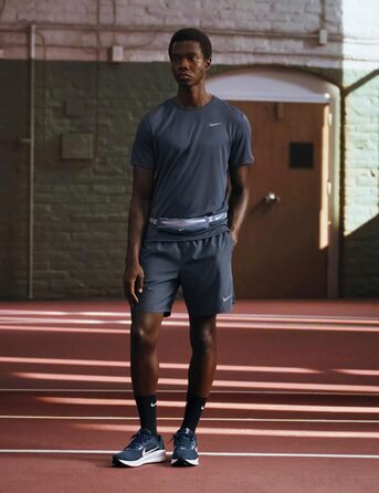 Кросівки Nike Downshifter 13 для чоловіків (41 EU, темно-синій, білий, чорний)