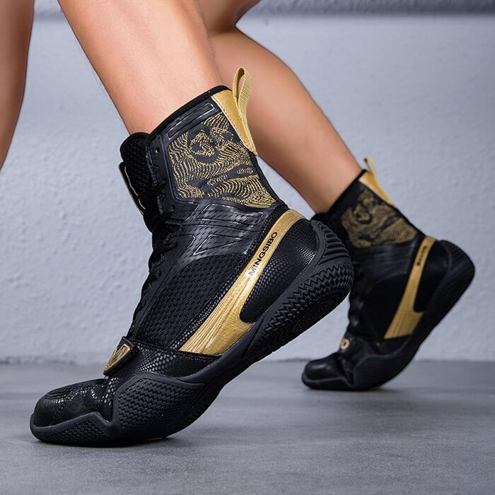 Чоловічі боксерські черевики BLBK для боксу, кікбоксингу, муай-тай, спарингу. Дихаючі боксерські черевики для занять та рингу. Розмір 43 EU, кольори: чорний, золото.