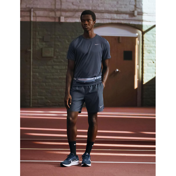 Кросівки Nike Downshifter 13 для чоловіків (41 EU, темно-синій, білий, чорний)