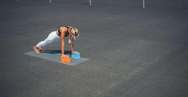 Йога-блок Tunturi Outdoor з піни, 93 г, синій/помаранчевий, для йоги, пілатесу, фітнесу
