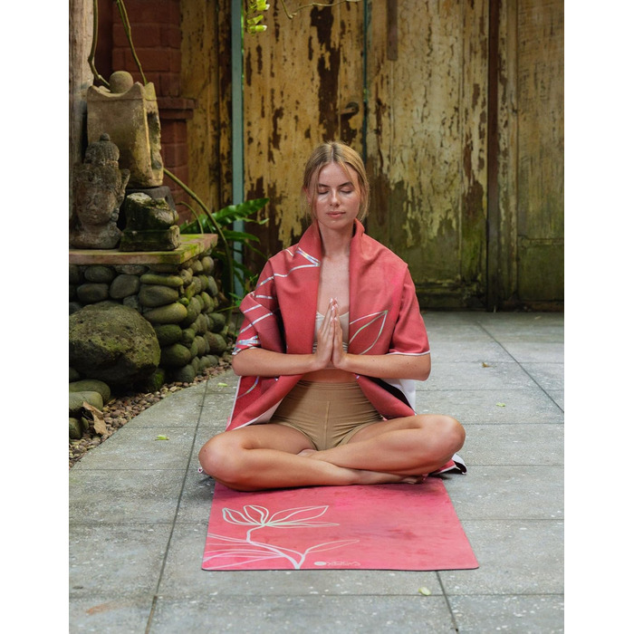 Рушник для йоги Hot Yoga від Yoga Design Lab | Антиковзкий, легкий, з переробленої мікрофібри, швидковисихаючий, для гарячої йоги, спорту, подорожей (Celestial, Iris)