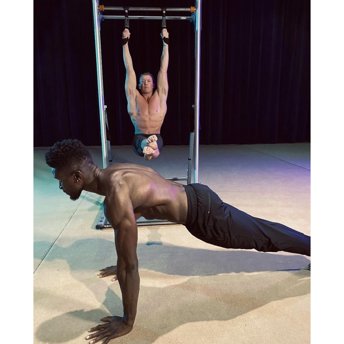 Петлі для тренувань Suspension Trainer – преміум нейлон, для тренувань з вагою тіла, для дому та спортзалу, навантаження до 245,9 кг, чорні, пара
