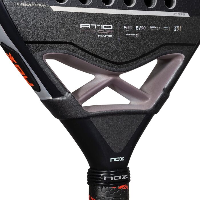 NOX At10 PRO Cup Hard - ракетка для бадмінтону Agustin Tapia 2025