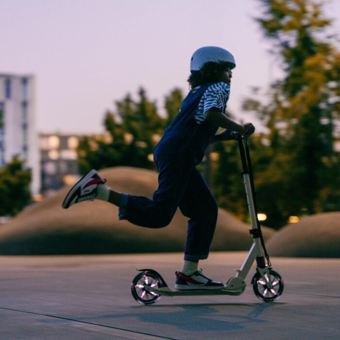 Електросамокат Movino City Light для дітей та підлітків, 180 мм колеса, амортизатори, регульований кермо, бежево-фіолетовий